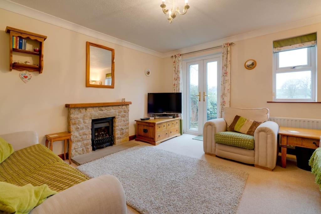 Barley Cottage Whittington  Екстер'єр фото