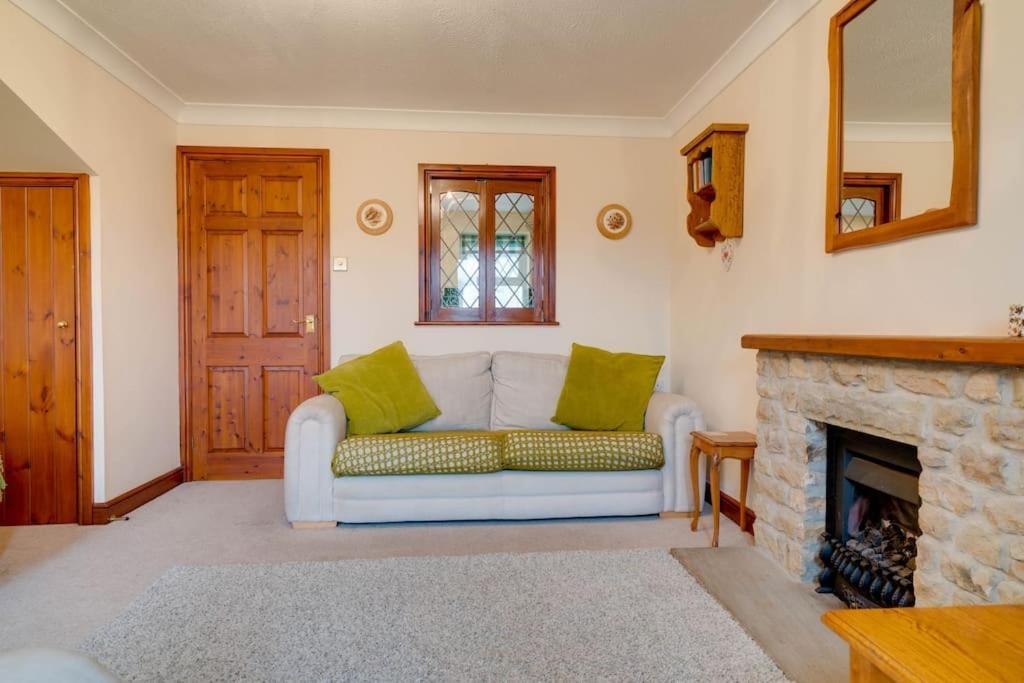 Barley Cottage Whittington  Екстер'єр фото